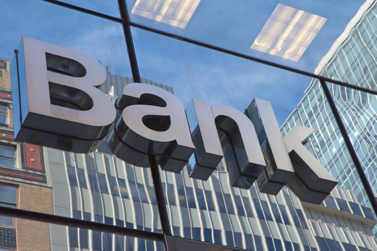 BANK shutterstock 130980941 72dpi jpg